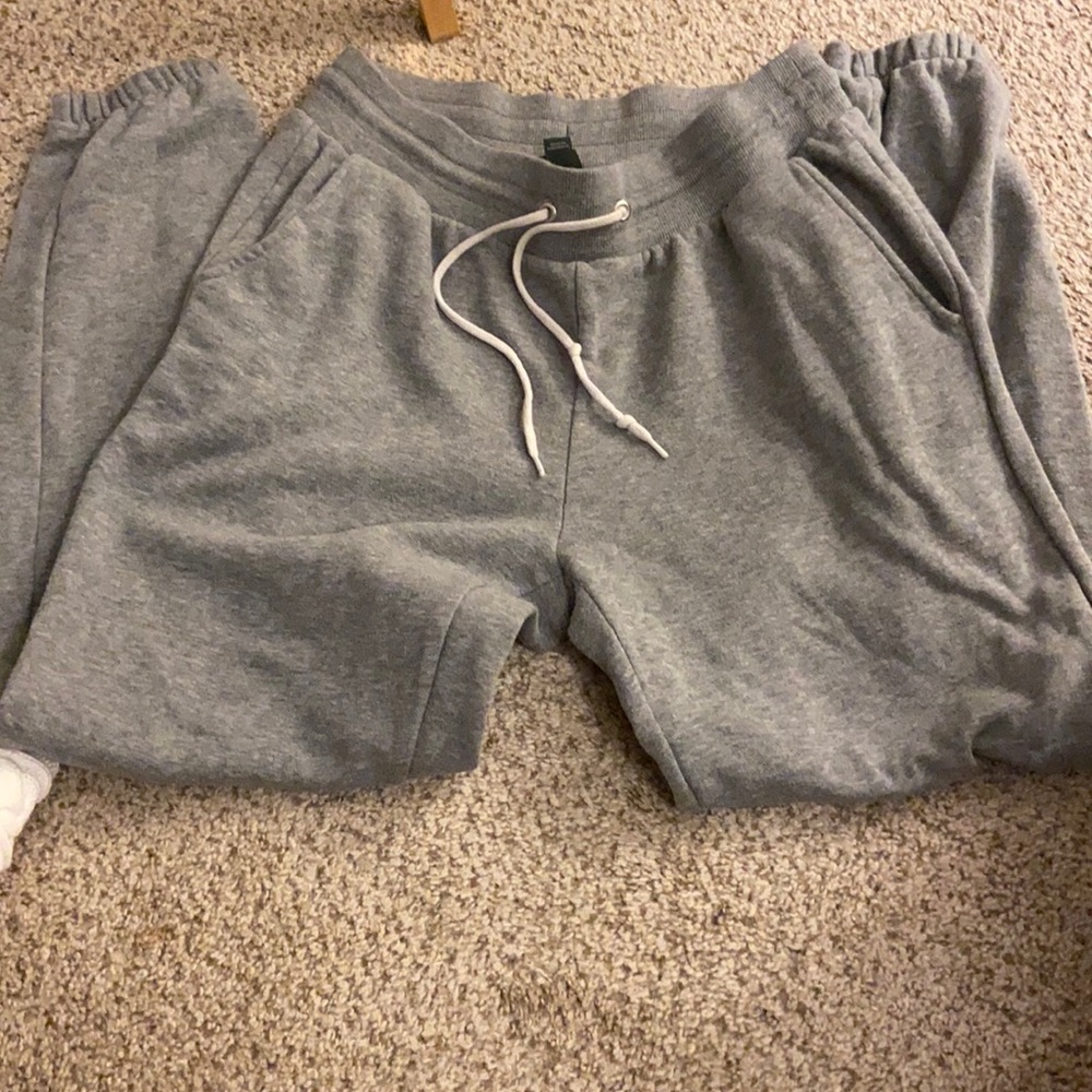 grey sweatpants